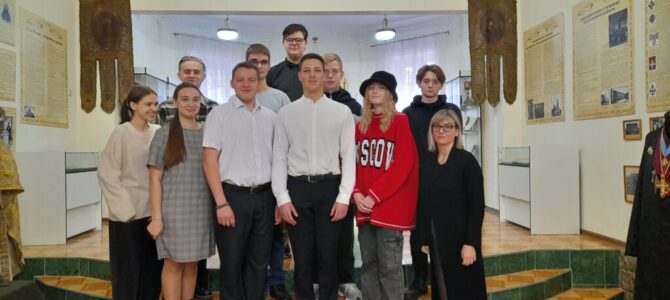 Наш храм посетили с экскурсией студенты Ростовского государственного университета путей сообщения