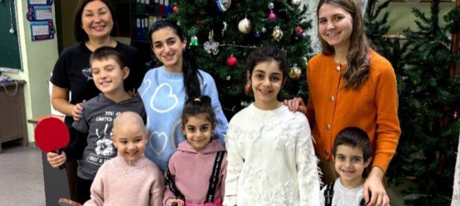 Молодые прихожане храма посетили подшефных детей с онко заболеваниями